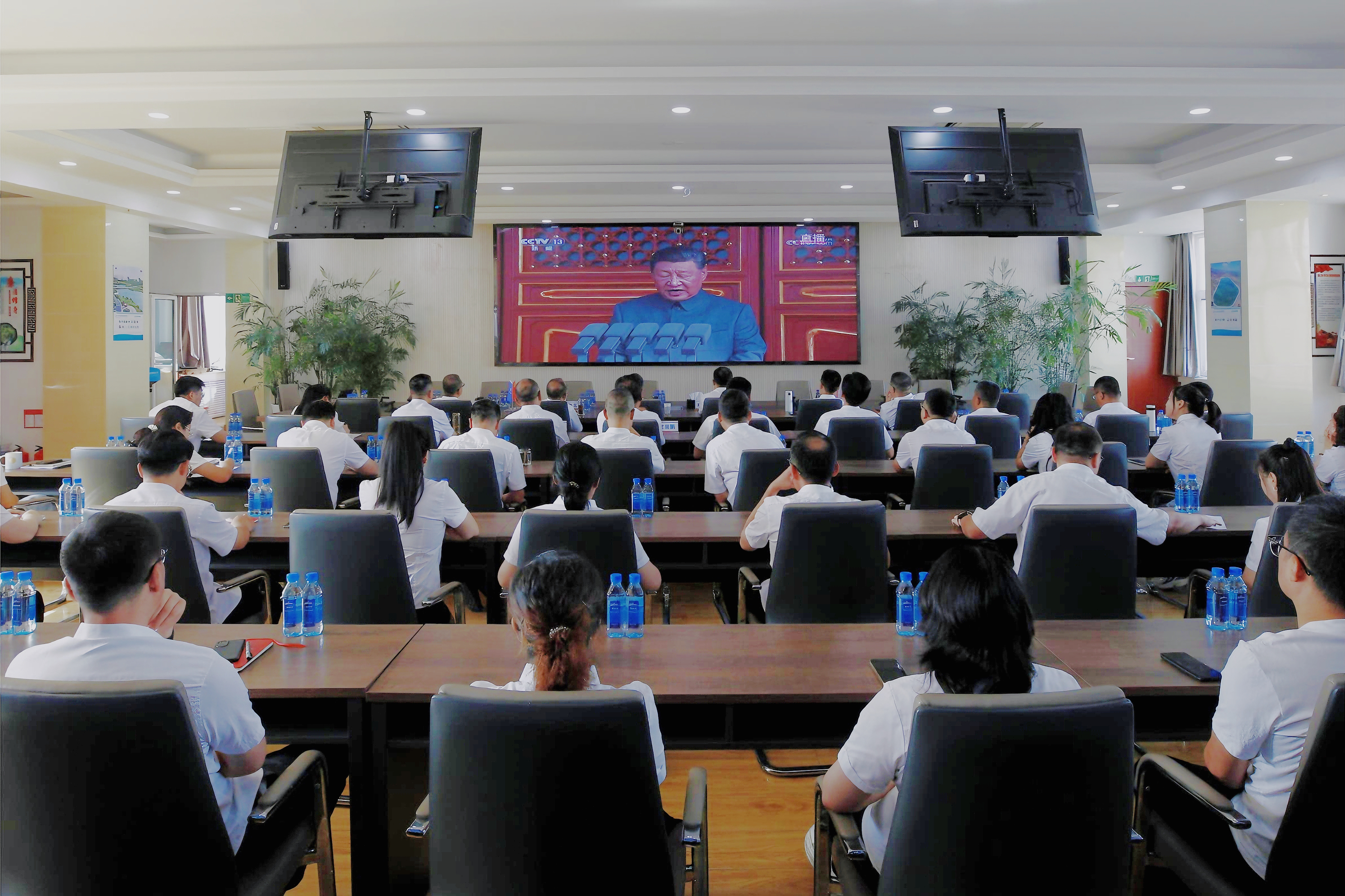 銘記歷史，致敬英雄！銀川中鐵水務(wù)組織觀看紀(jì)念抗戰(zhàn)勝利80周年閱兵式直播